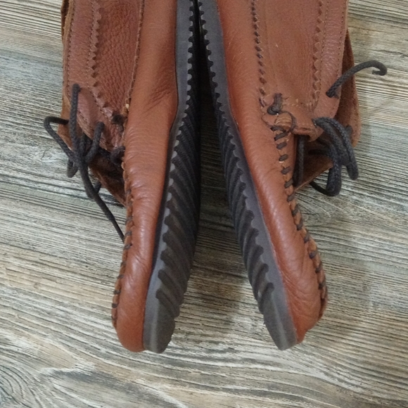 Minnetonka Leather Lightweight Slouchy Lace Up Moccasin Shoes - Picture 14 of 14